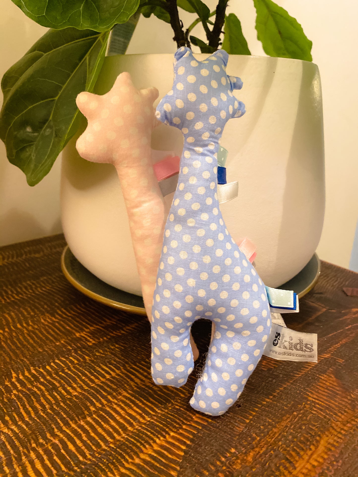 Gary the Giraffe Rattle - Pink